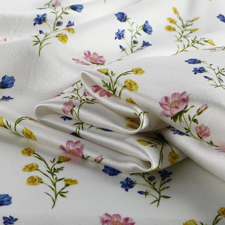 Diferențele dintre țesăturile de mătase și șifon